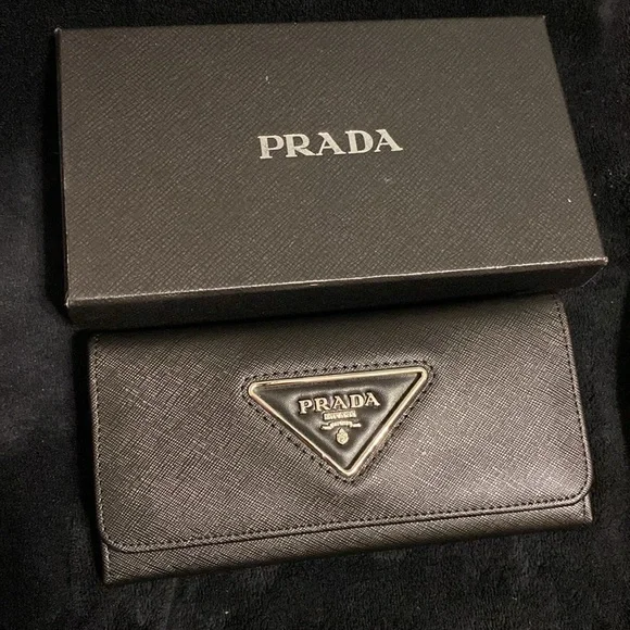❌SOLD❌ NWOT Ladies Black Leather PRADA Card Holder, Zipper Wallet - Picture 8 of 9